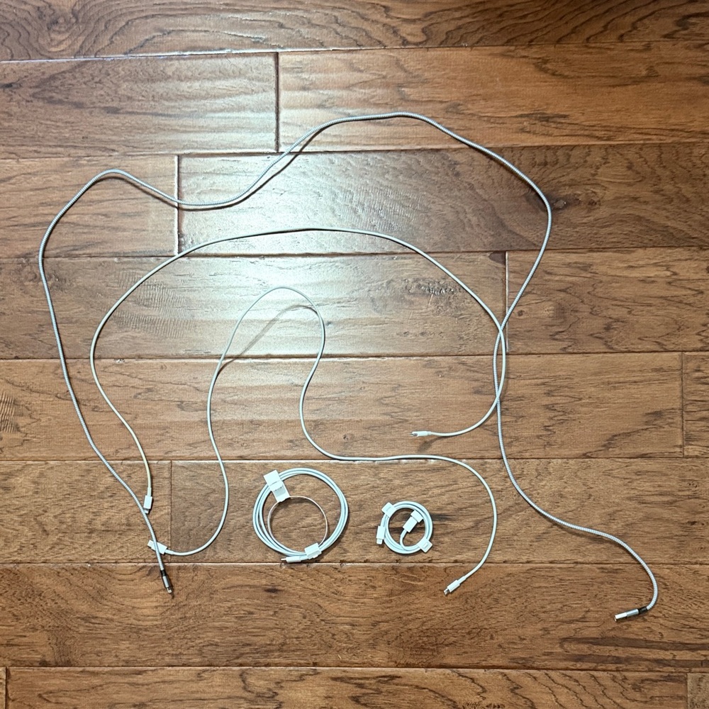 5 Apple iPhone chargers